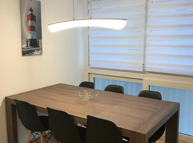 Central Modern 3Bdr, A/C, Wifi & Parking