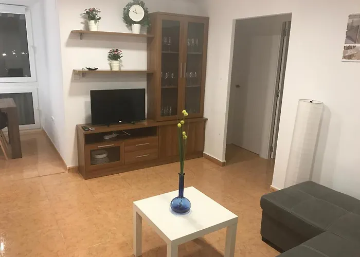 Central Modern 3Bdr, A/C, Wifi & Parking