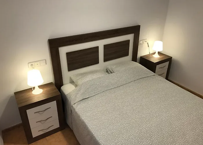 Central Modern 3Bdr, A/C, Wifi & Parking