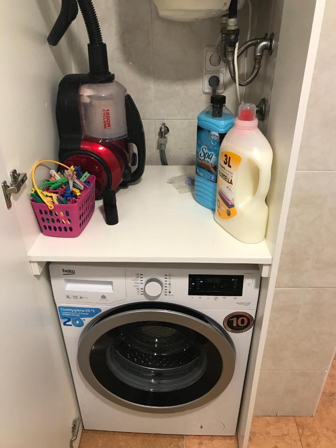 Modern 3bdr, A/c, Wifi & Parking