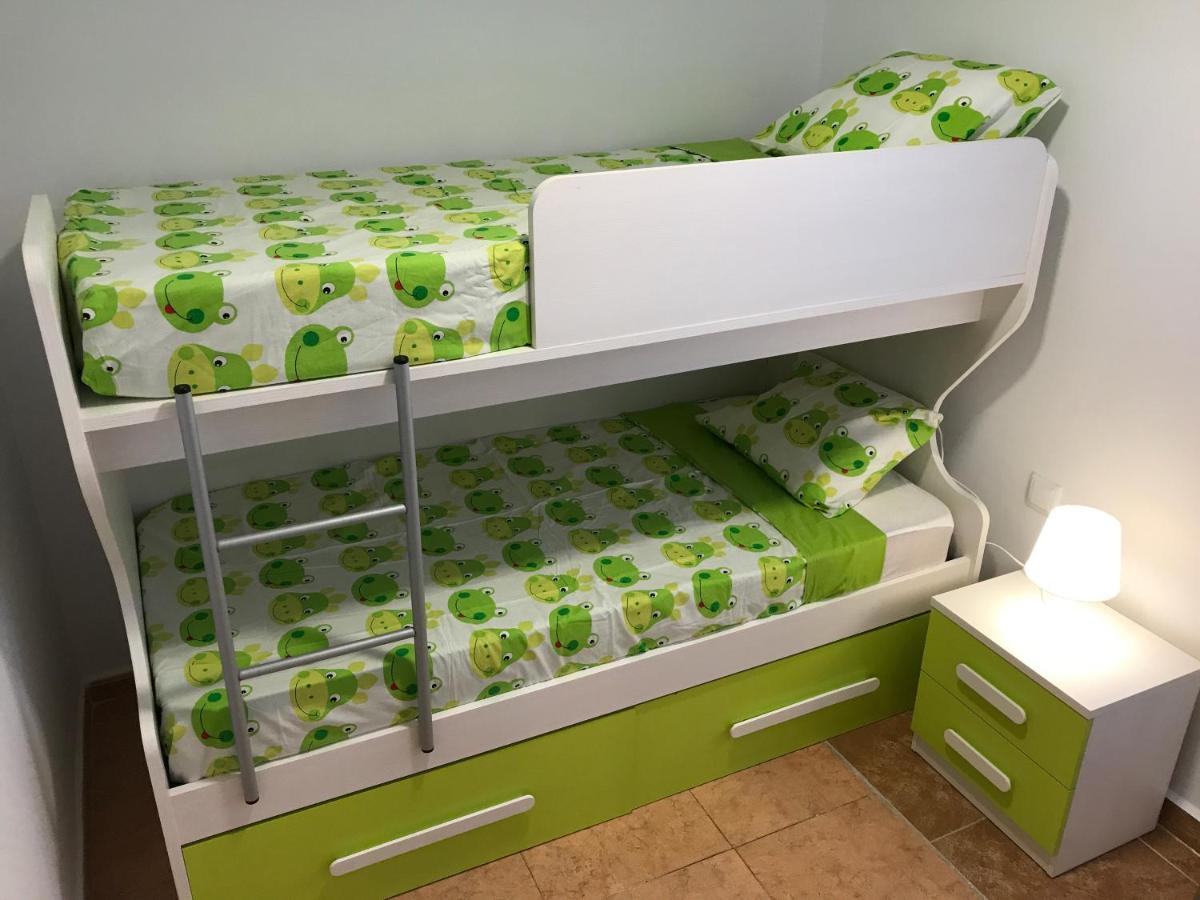 Modern 3bdr, A/c, Wifi & Parking Apartment